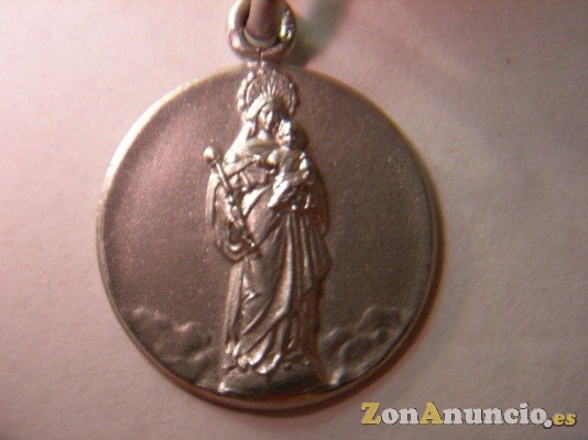 MEDALLA VIRGEN BLANCA VITORIA EN ORO Y EN PLATA.